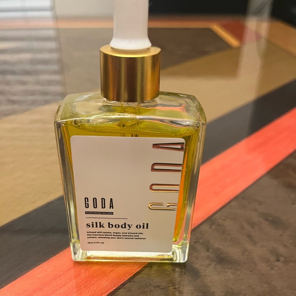 Silk Body Oil - Luxurious Gold